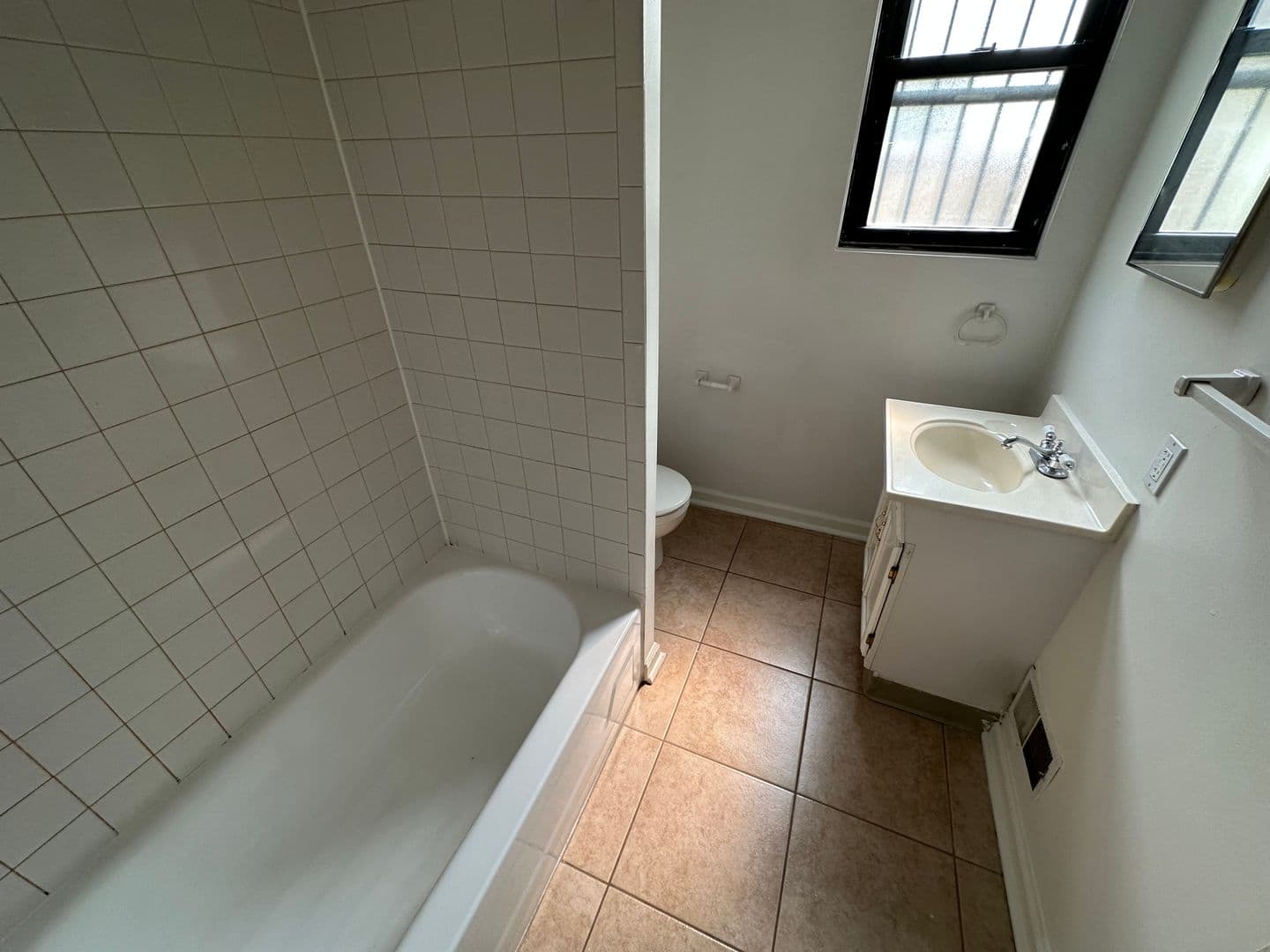Pittsburgh Apartment: 114 Morewood Avenue
