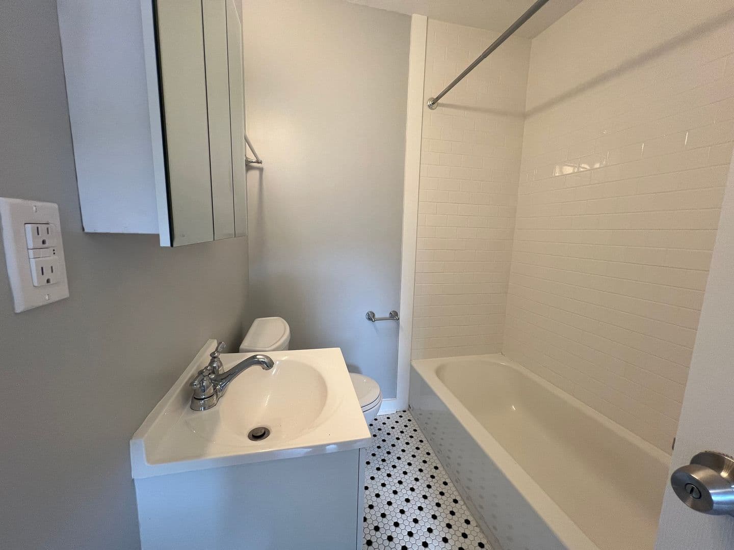 Shadyside Apartment: 5326 Fifth Avenue