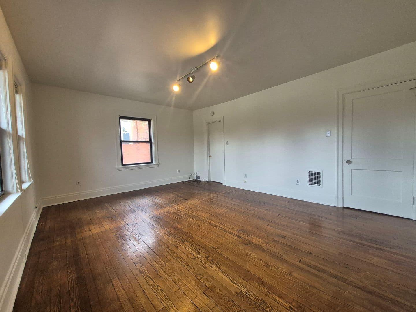 Pittsburgh Apartment: 125 N. Homewood Avenue