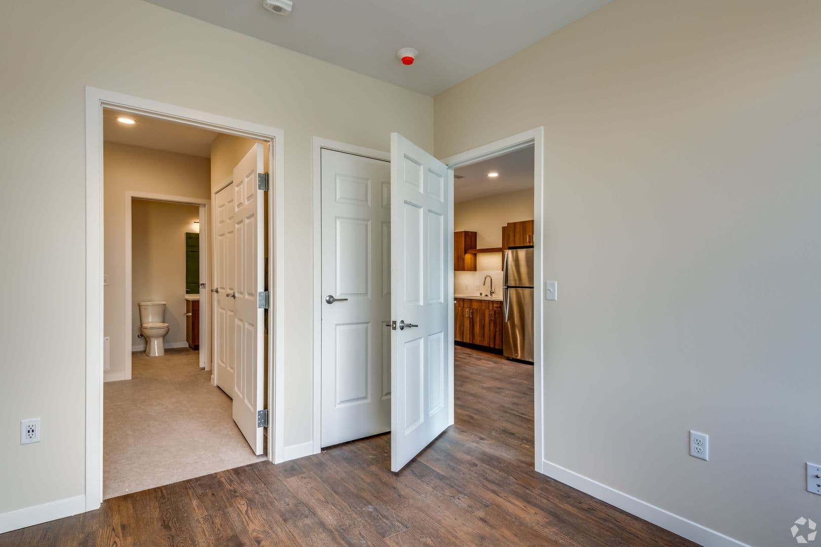 Menasha Apartment: 225 Main Street