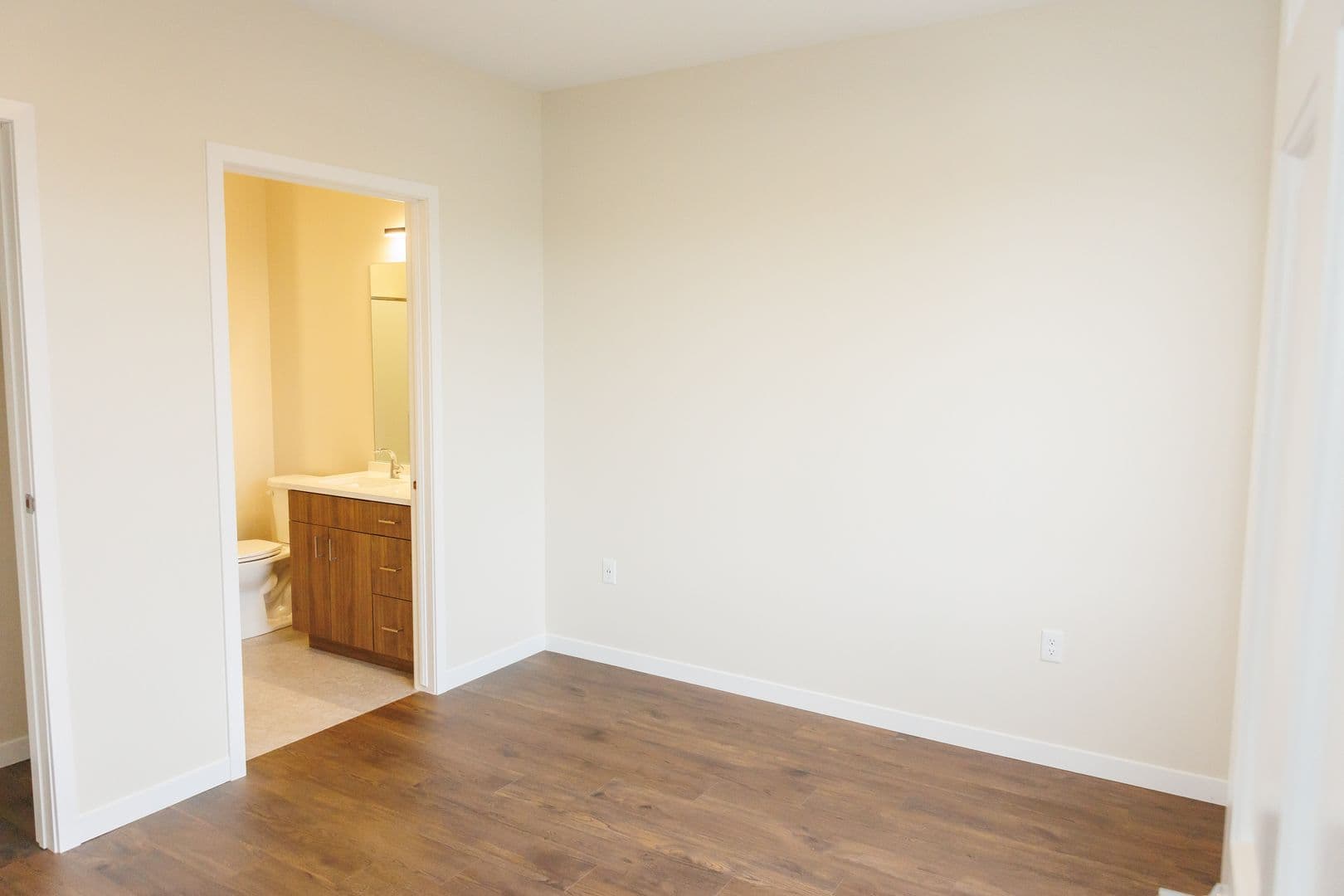 Menasha Apartment: 225 Main Street