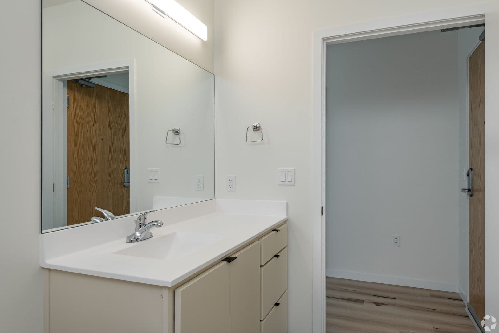 Appleton Apartment: 118 N Durkee Street