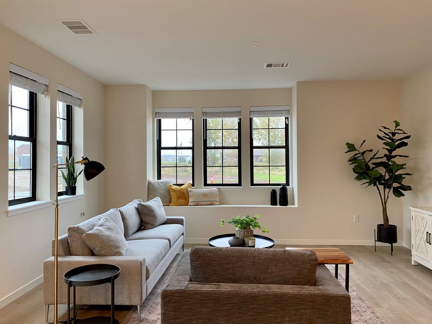 Menasha Apartment: 3001 - 3003 Community Way