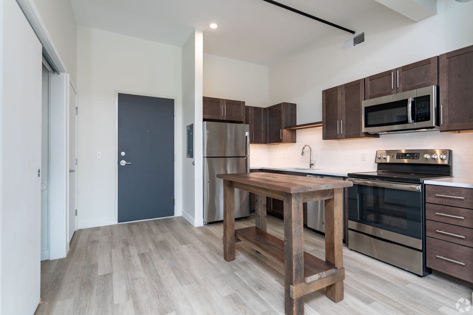 Appleton Apartment: 201 E College Avenue
