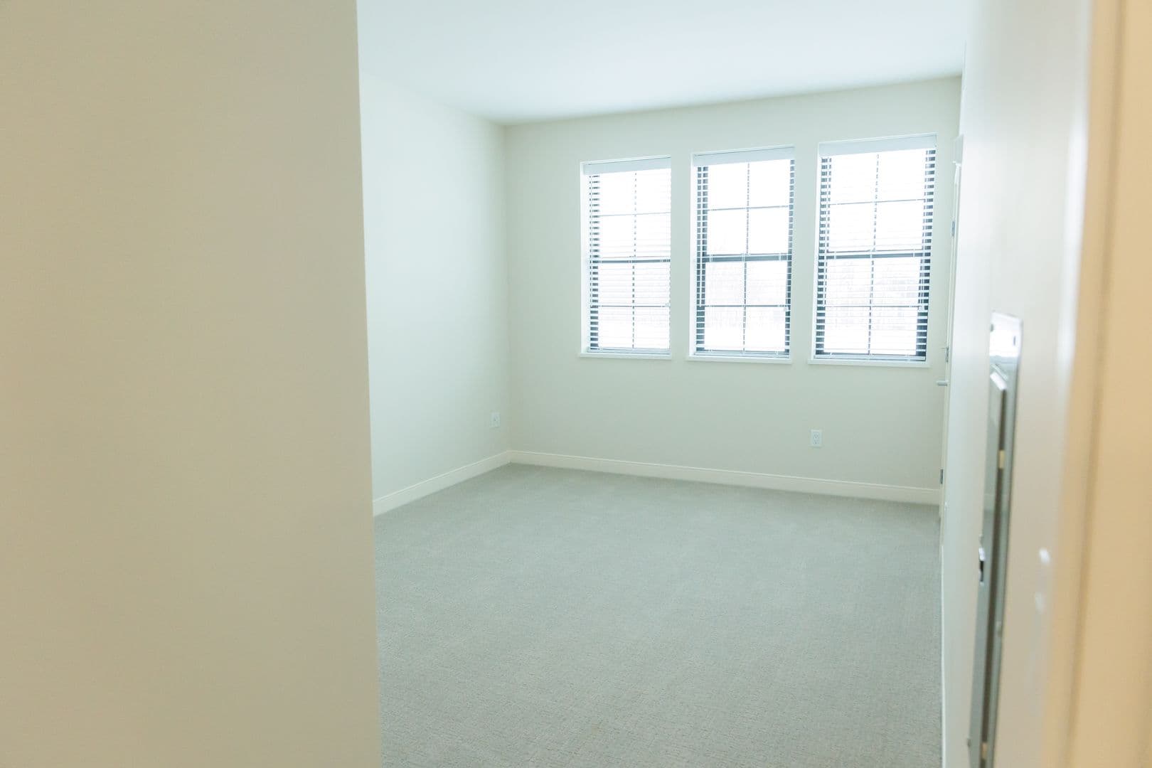 Menasha Apartment: 3001 - 3003 Community Way