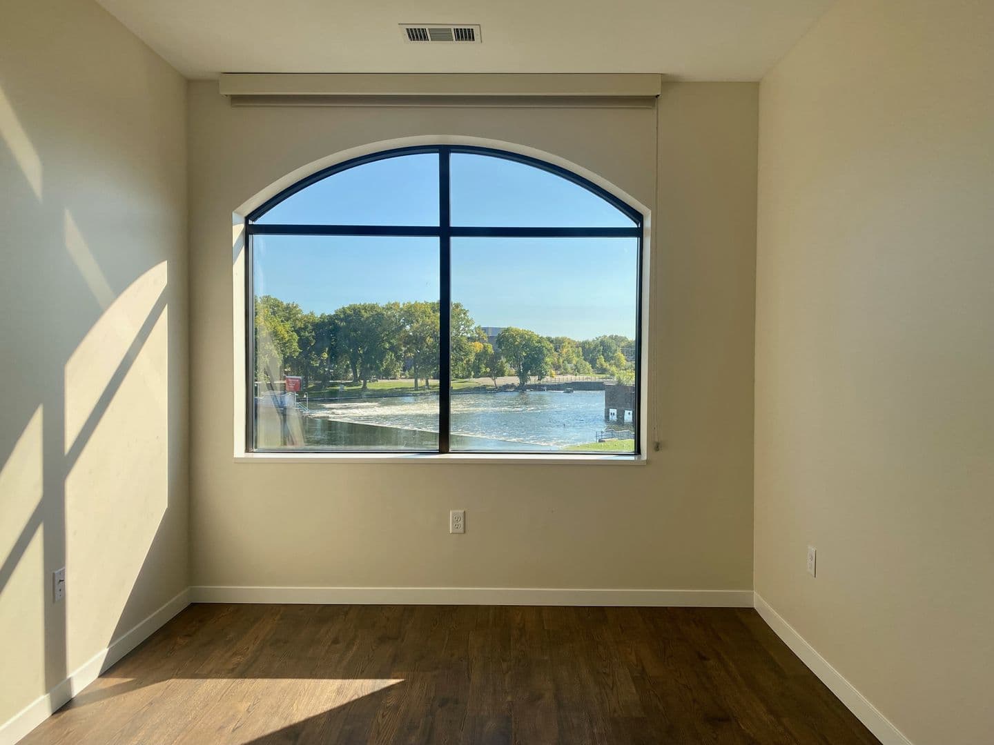 Menasha Apartment: 225 Main Street