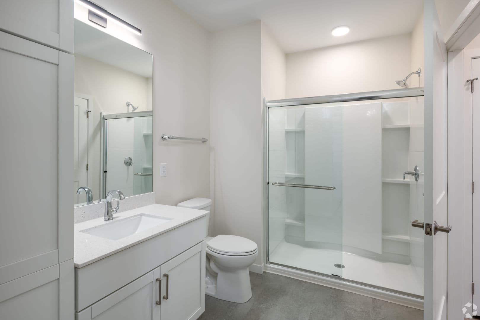 Menasha Apartment: 3001 - 3003 Community Way