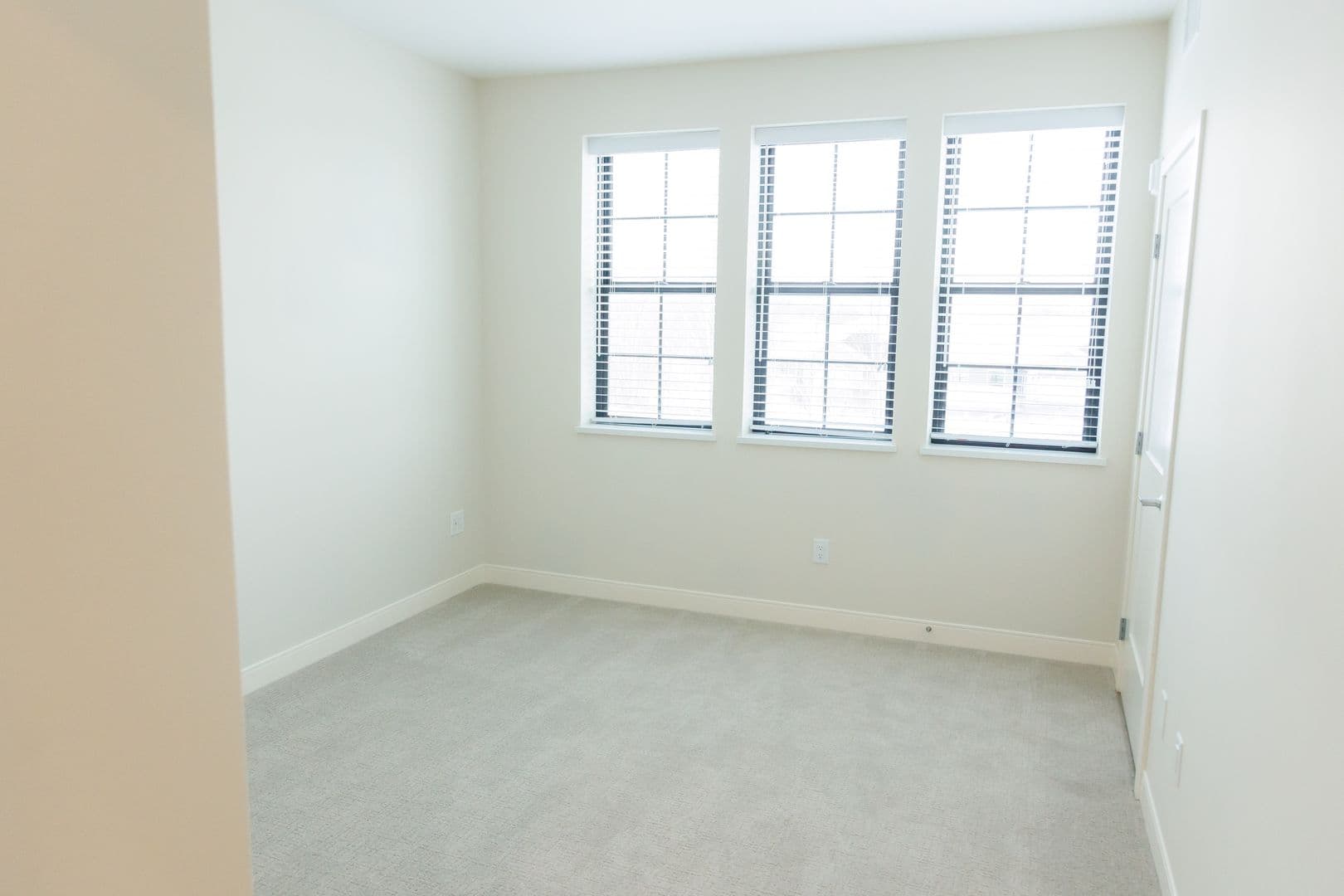 Menasha Apartment: 3001 - 3003 Community Way