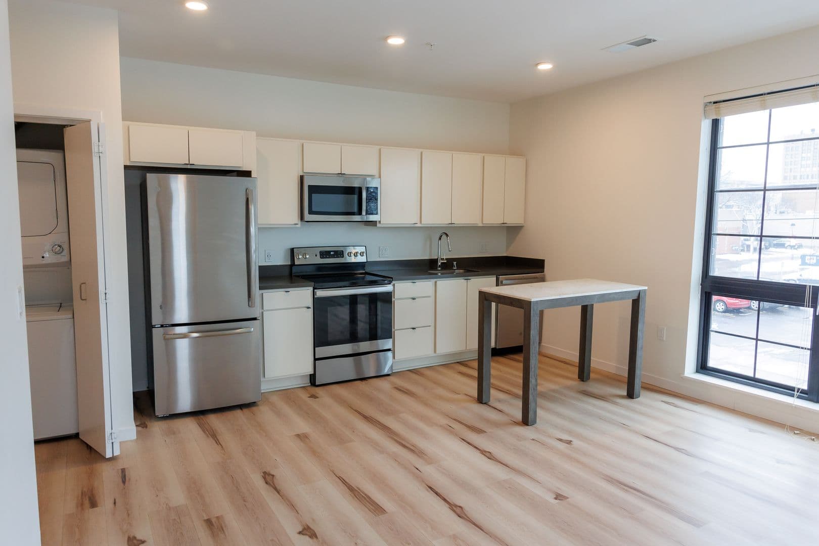 Appleton Apartment: 118 N Durkee Street