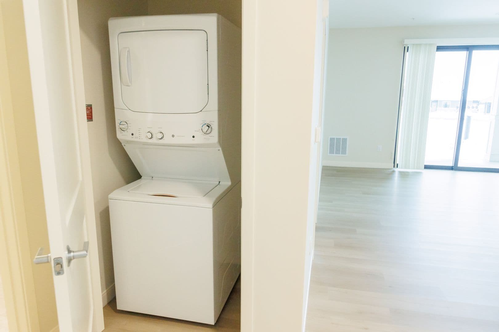 Menasha Apartment: 3001 - 3003 Community Way