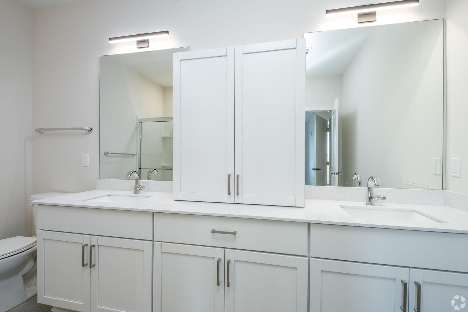 Menasha Apartment: 3001 - 3003 Community Way