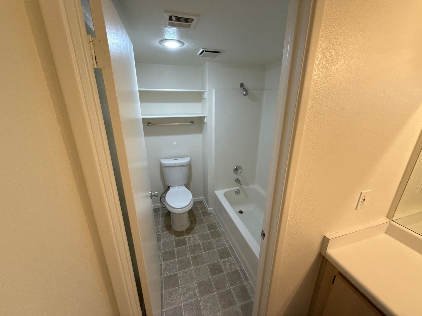 Flagstaff Apartment: 1000 W Forest Meadows St