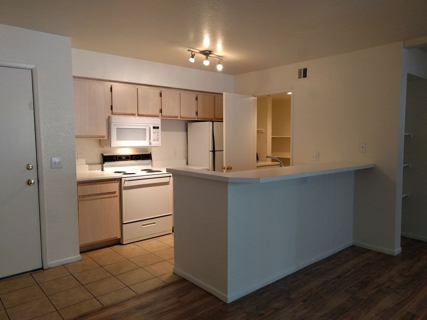 Flagstaff Apartment: 1000 W Forest Meadows St