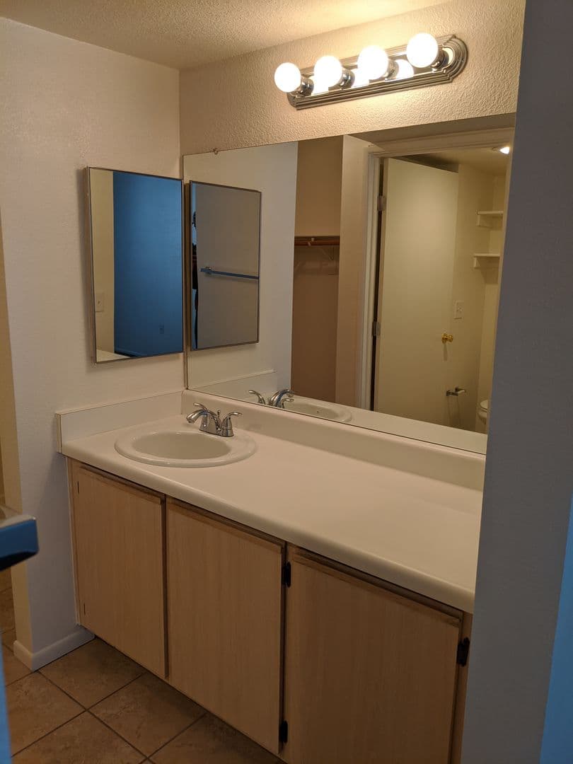 Flagstaff Apartment: 1000 W Forest Meadows St