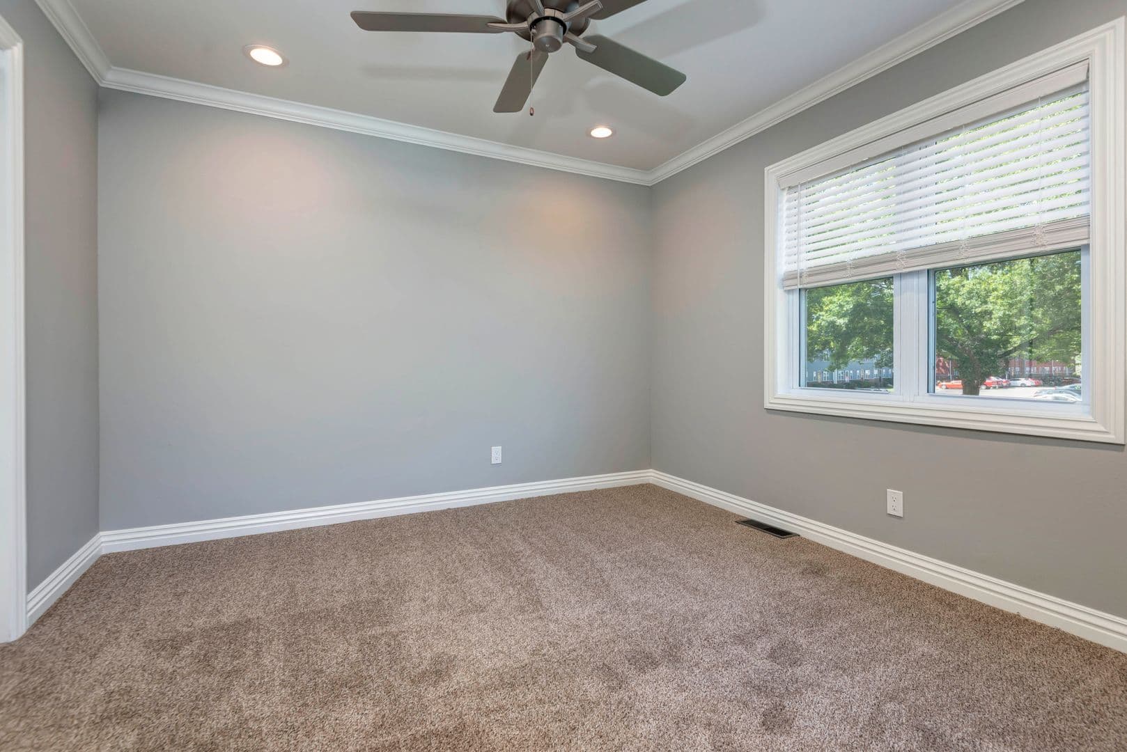 Springfield Townhome: 1500 West Grand Street