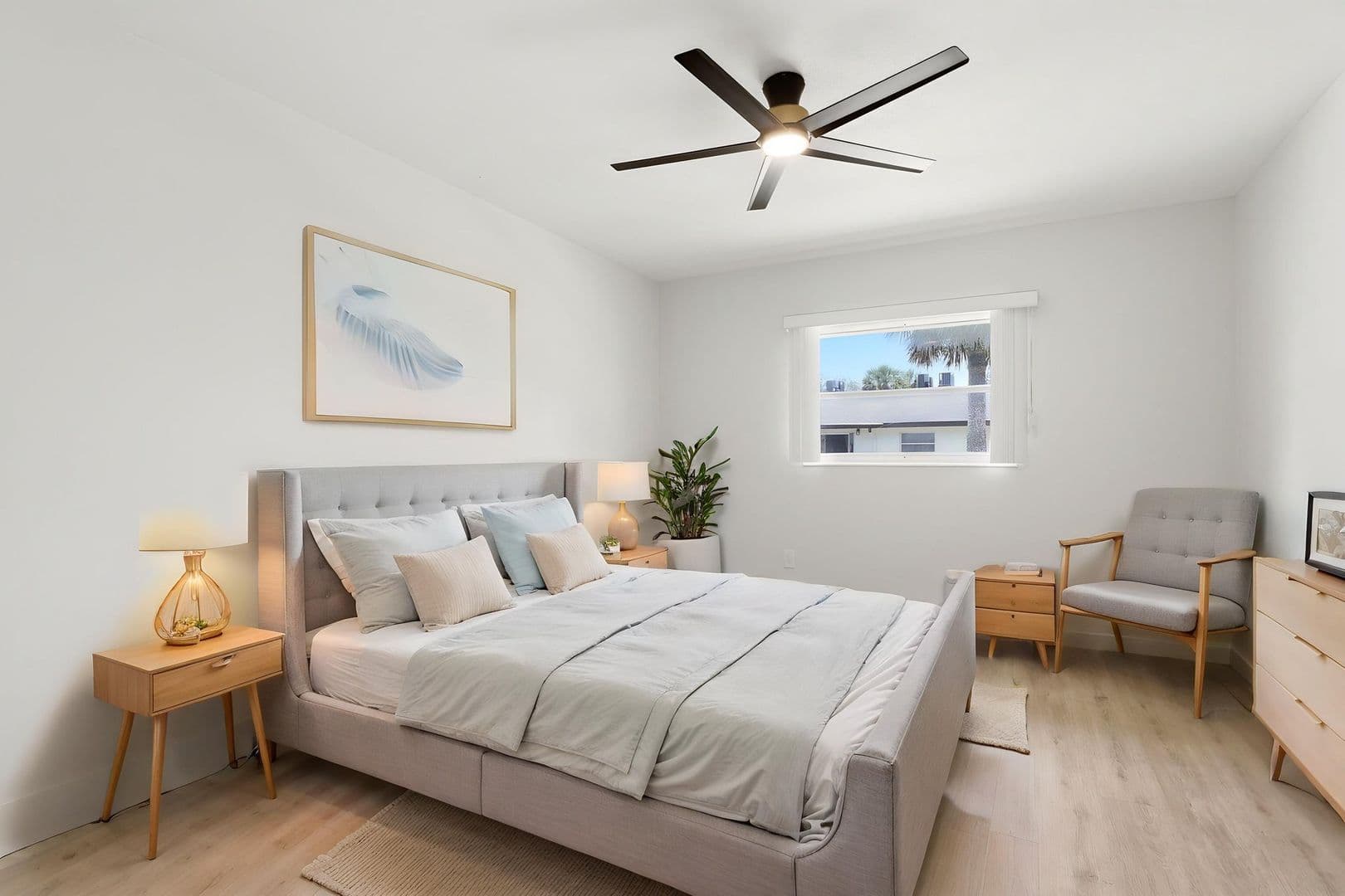 Sanford Apartment: 711 E 1st Street