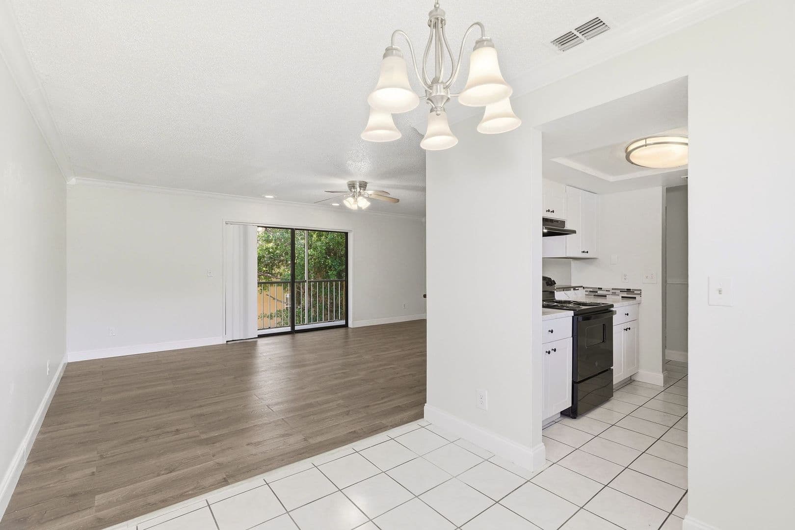 Kissimmee Apartment: 180 Royal Palm Drive