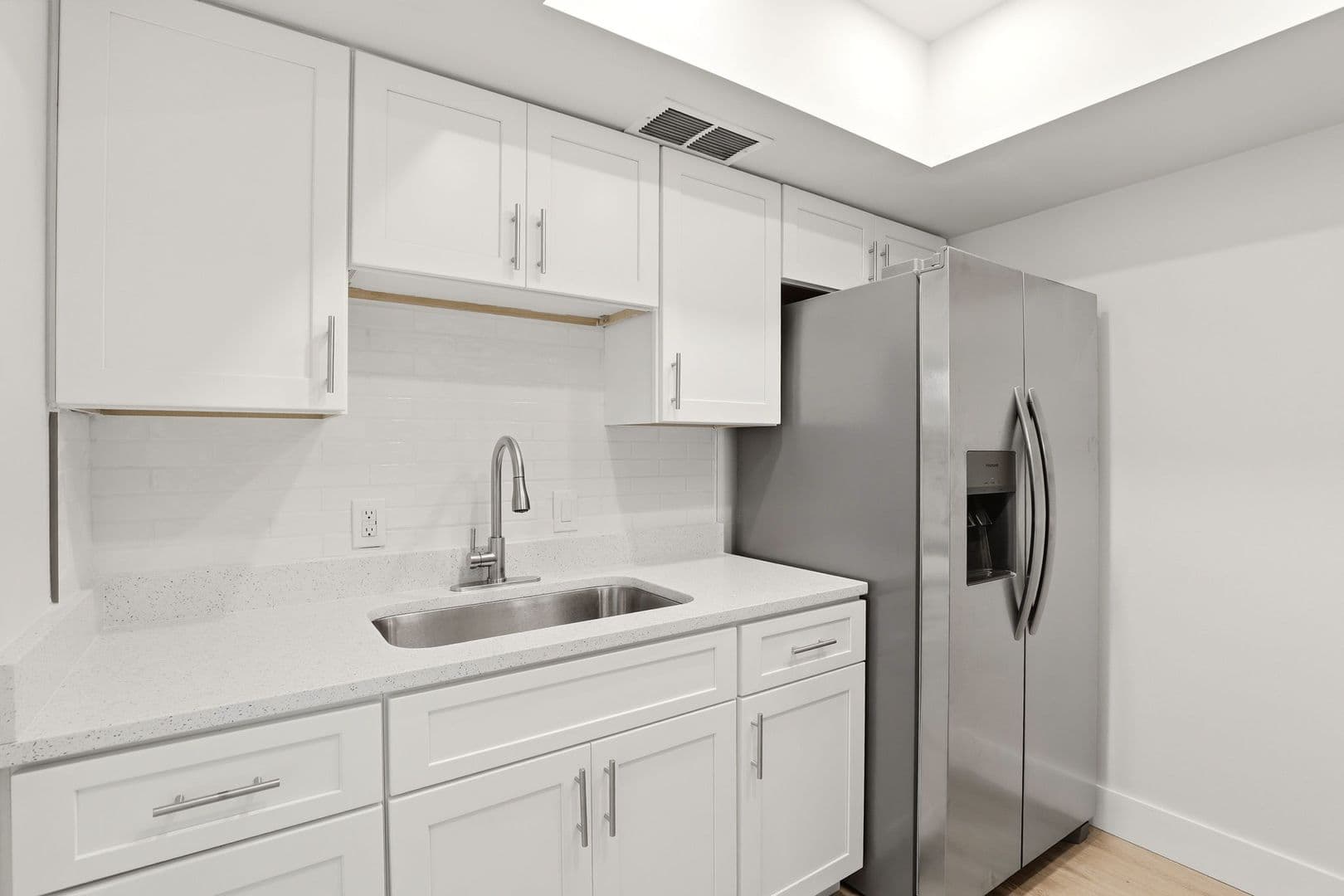 Sanford Apartment: 711 E 1st Street