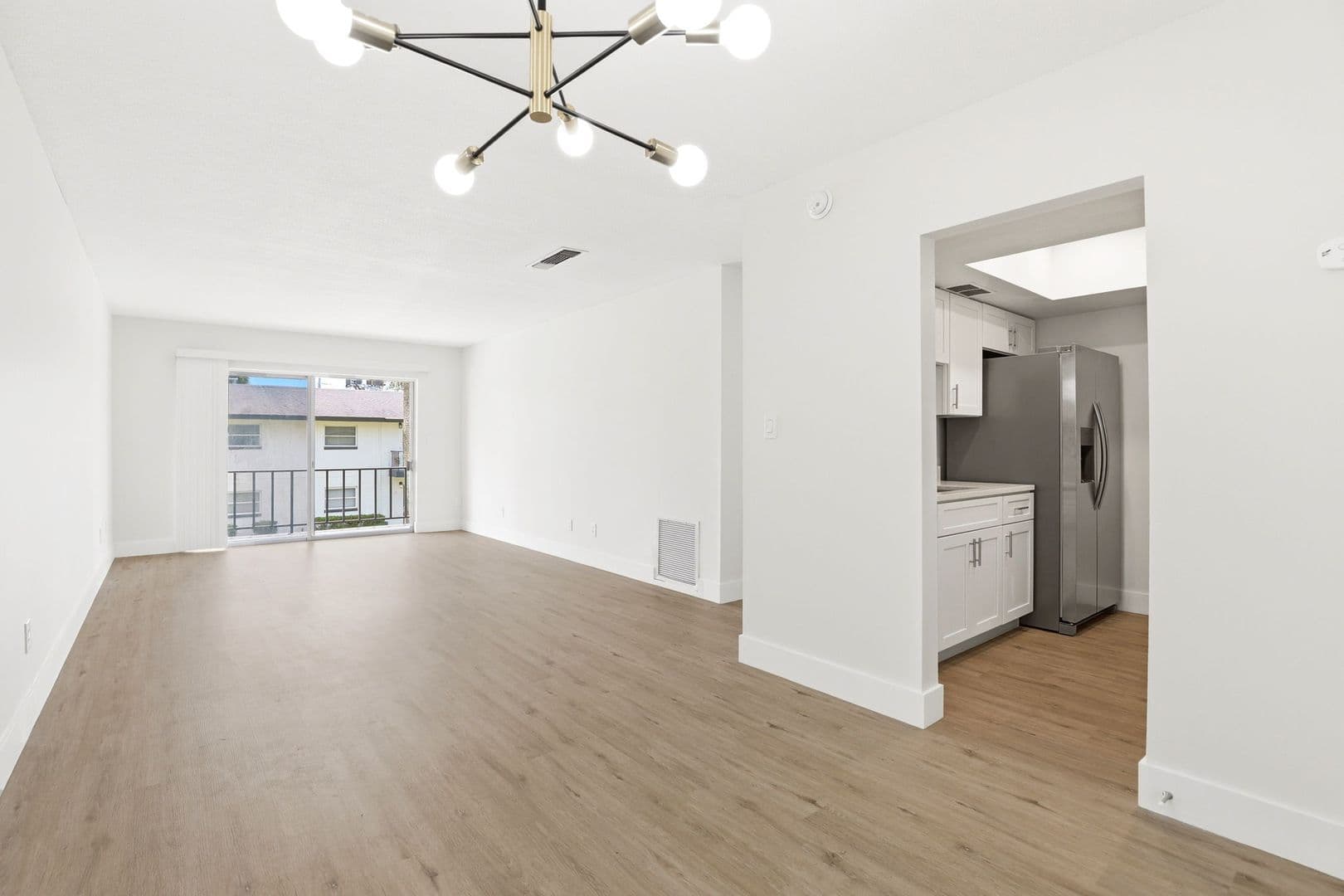 Sanford Apartment: 711 E 1st Street