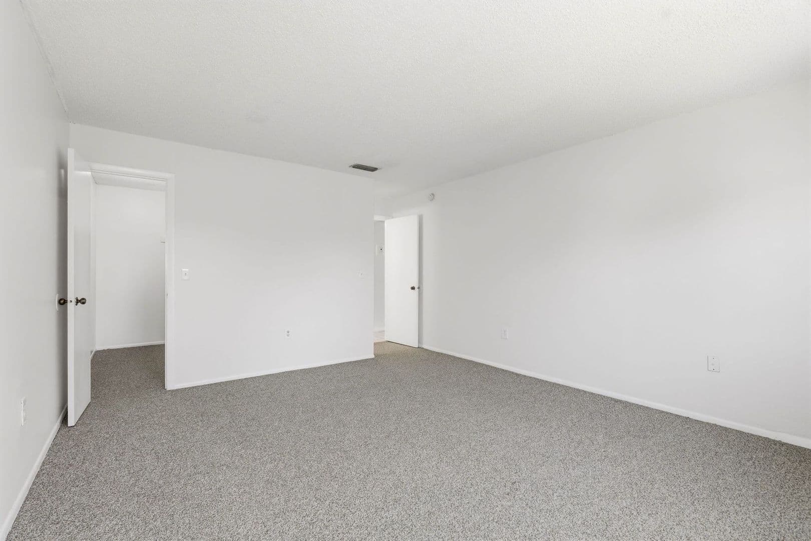 Kissimmee Apartment: 180 Royal Palm Drive