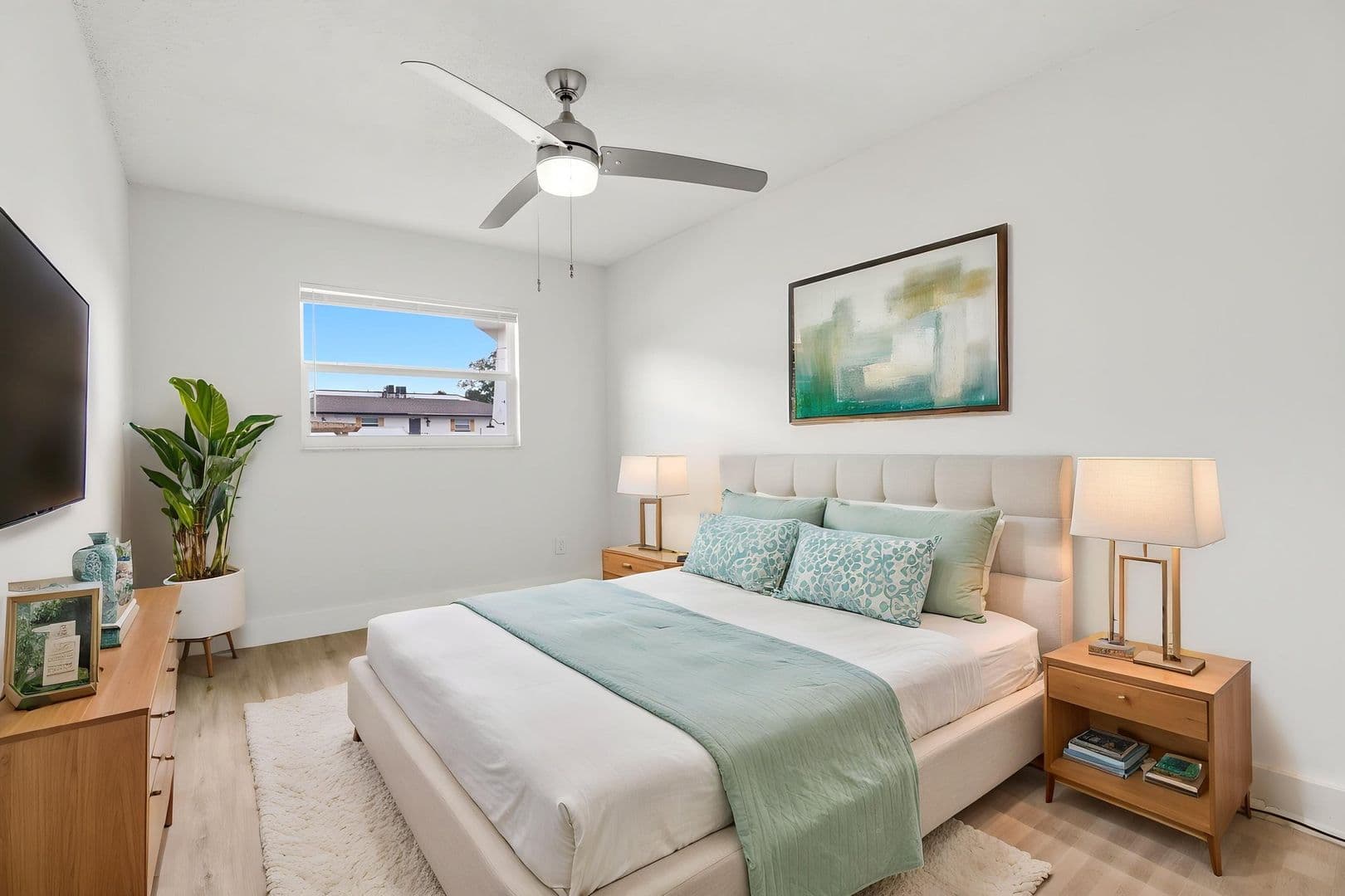 Sanford Apartment: 711 E 1st Street