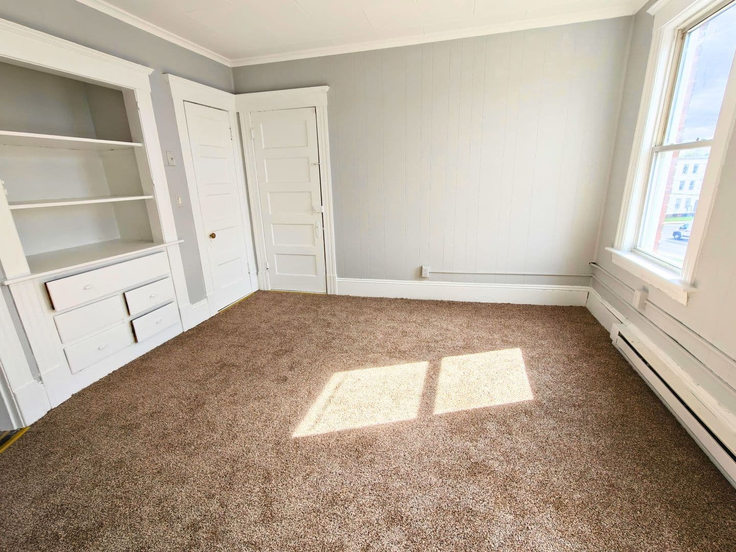 Chicopee Apartment: 21 Dale St