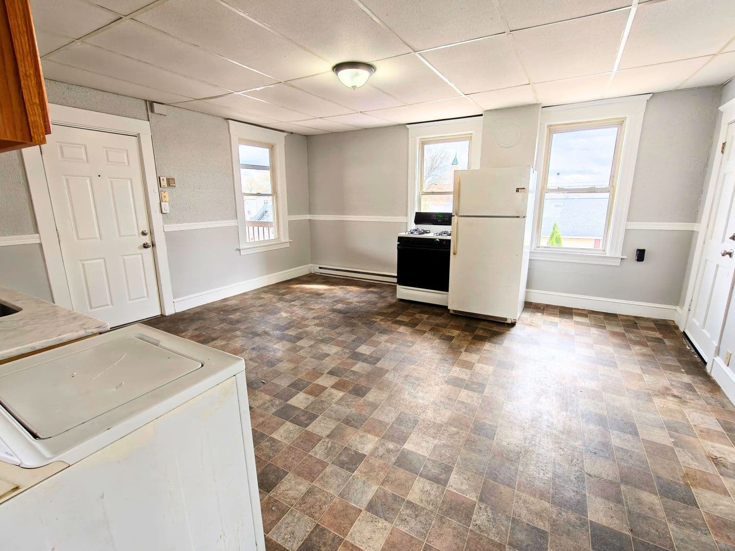 Chicopee Apartment: 21 Dale St