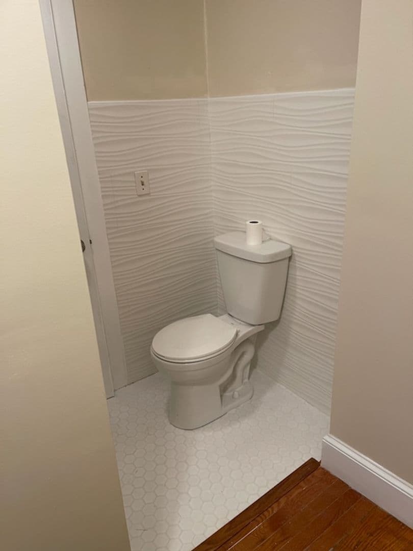 Northampton Apartment: 50 Phillips Place
