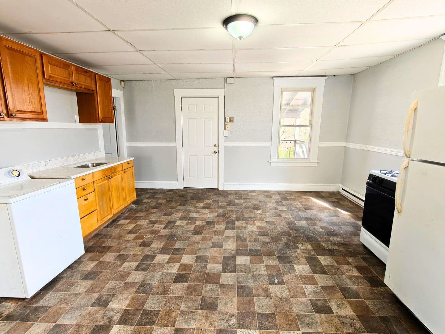 Chicopee Apartment: 21 Dale St