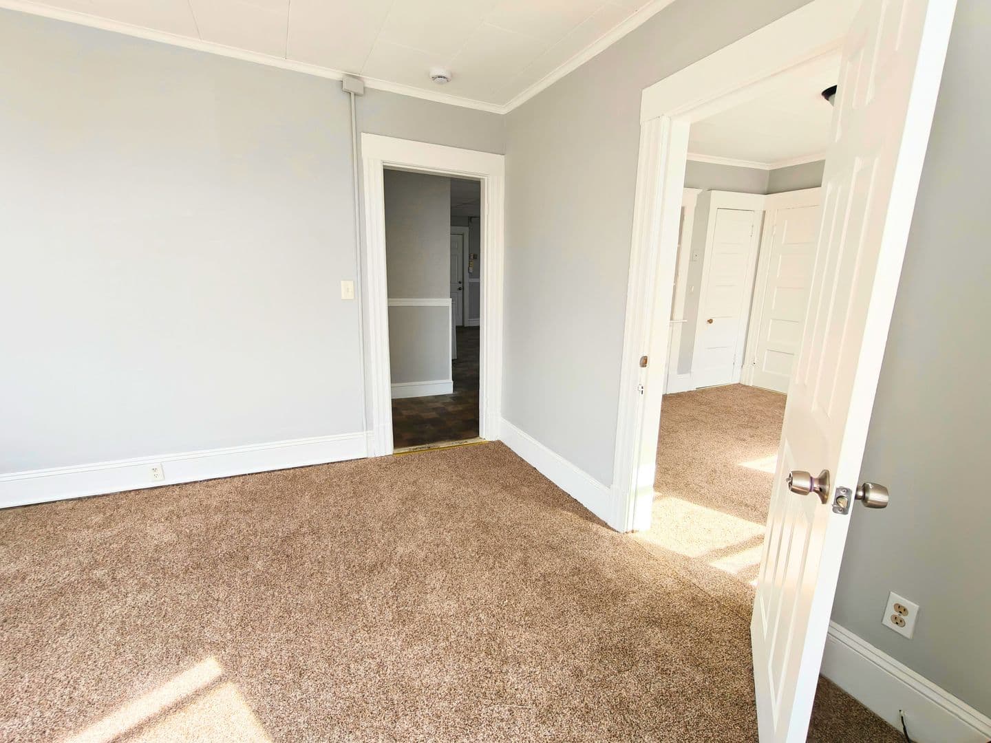 Chicopee Apartment: 21 Dale St