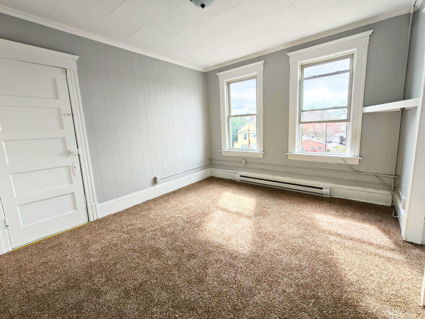 Chicopee Apartment: 21 Dale St