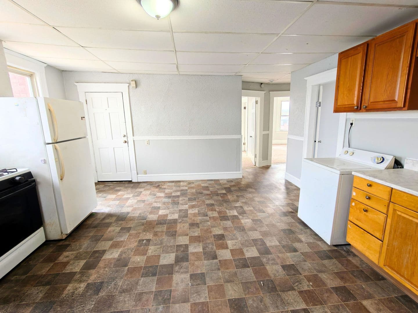 Chicopee Apartment: 21 Dale St