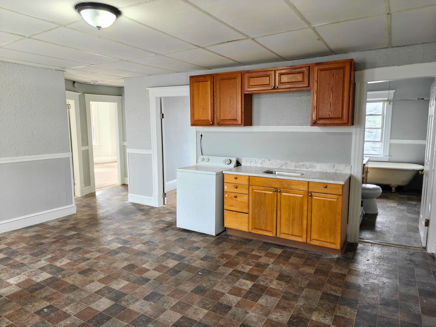 Chicopee Apartment: 21 Dale St