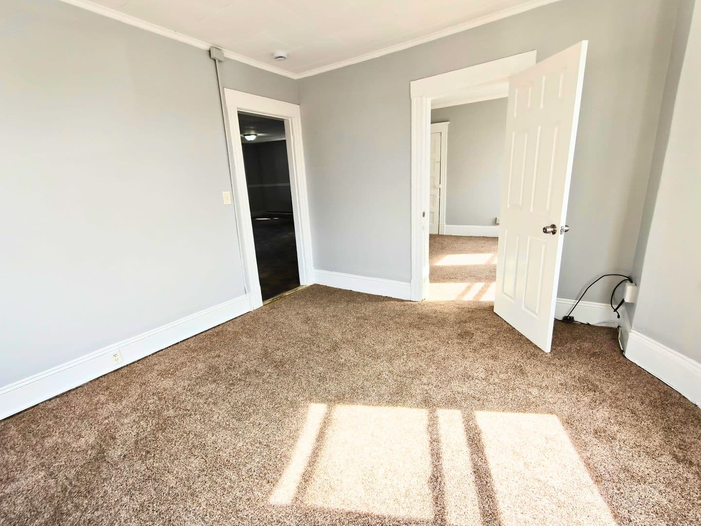 Chicopee Apartment: 21 Dale St