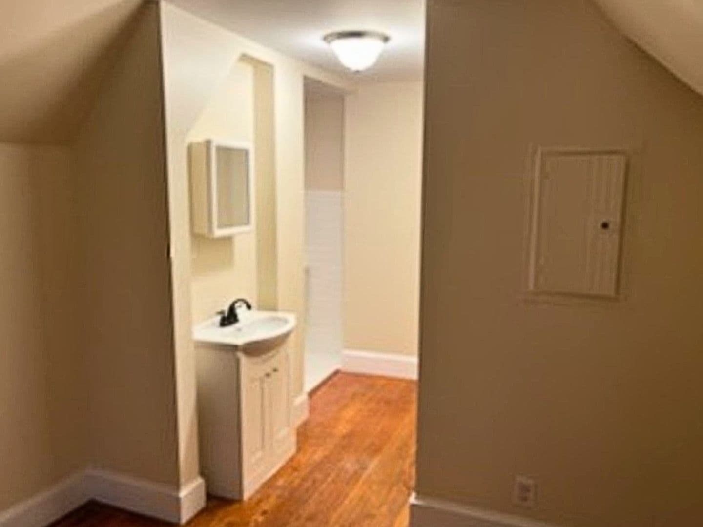 Northampton Apartment: 50 Phillips Place
