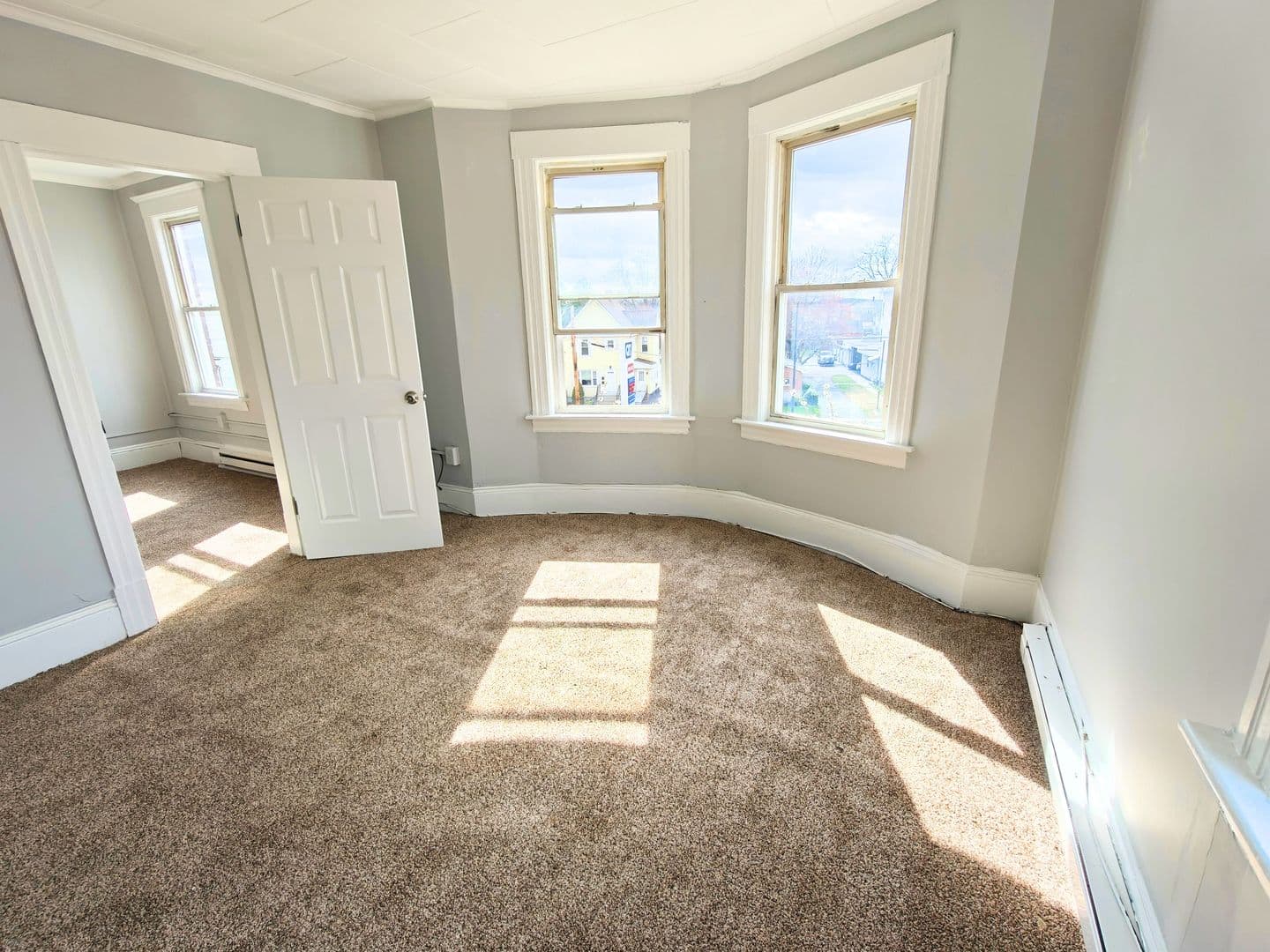 Chicopee Apartment: 21 Dale St