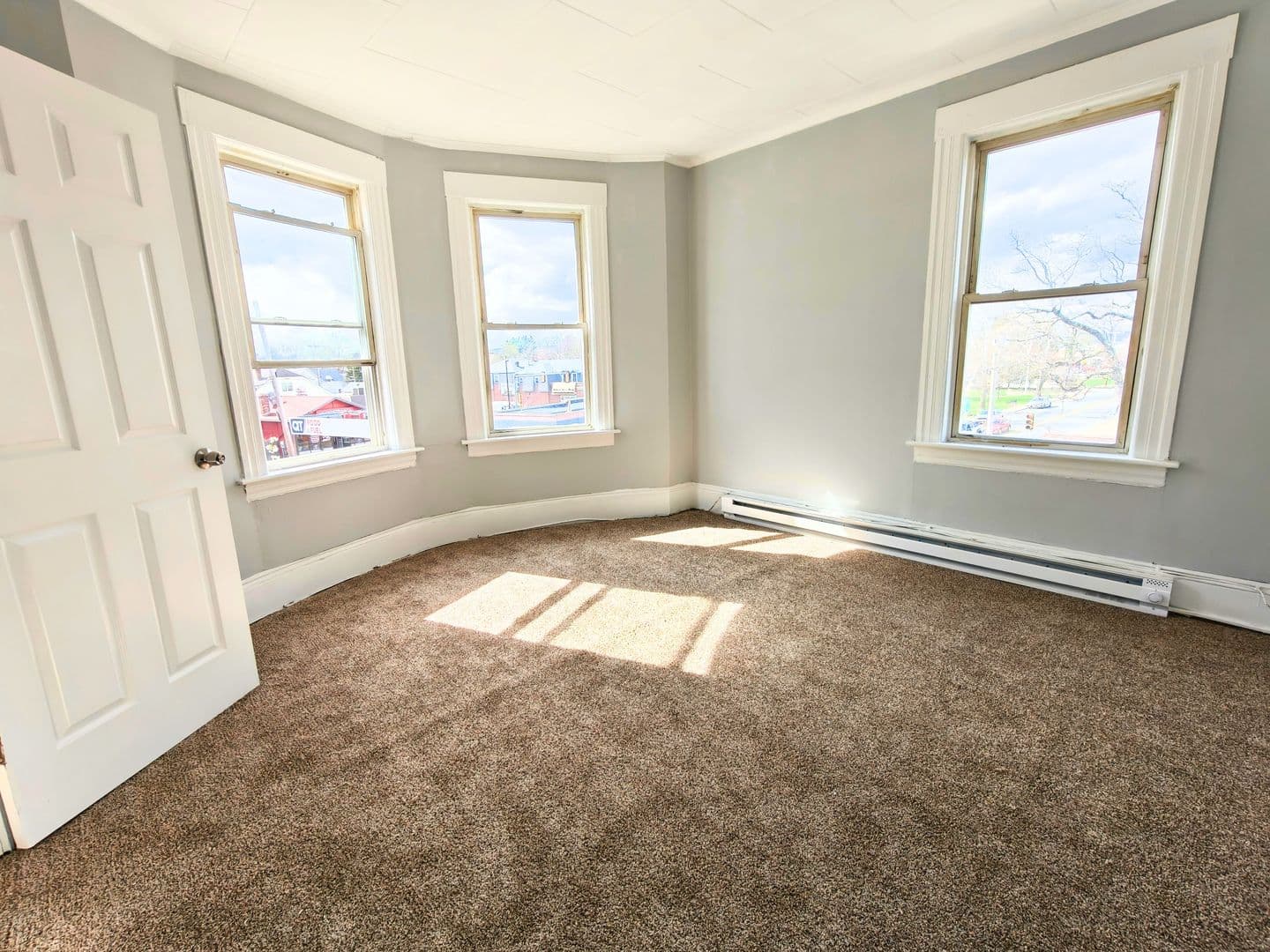 Chicopee Apartment: 21 Dale St
