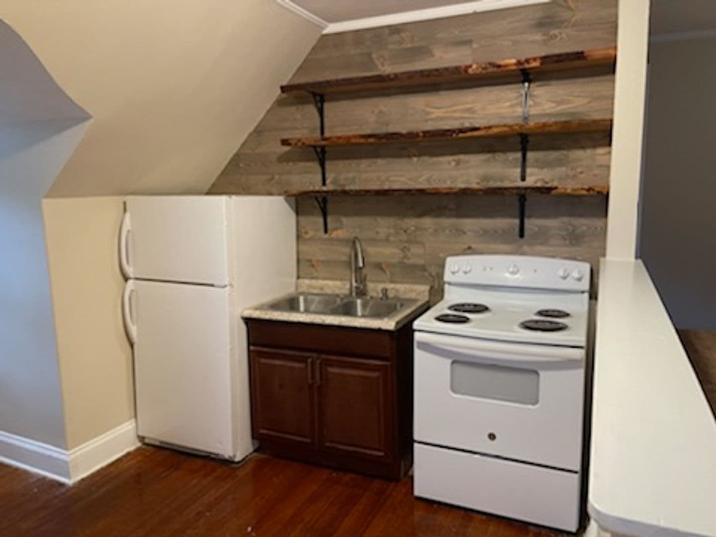 Northampton Apartment: 50 Phillips Place