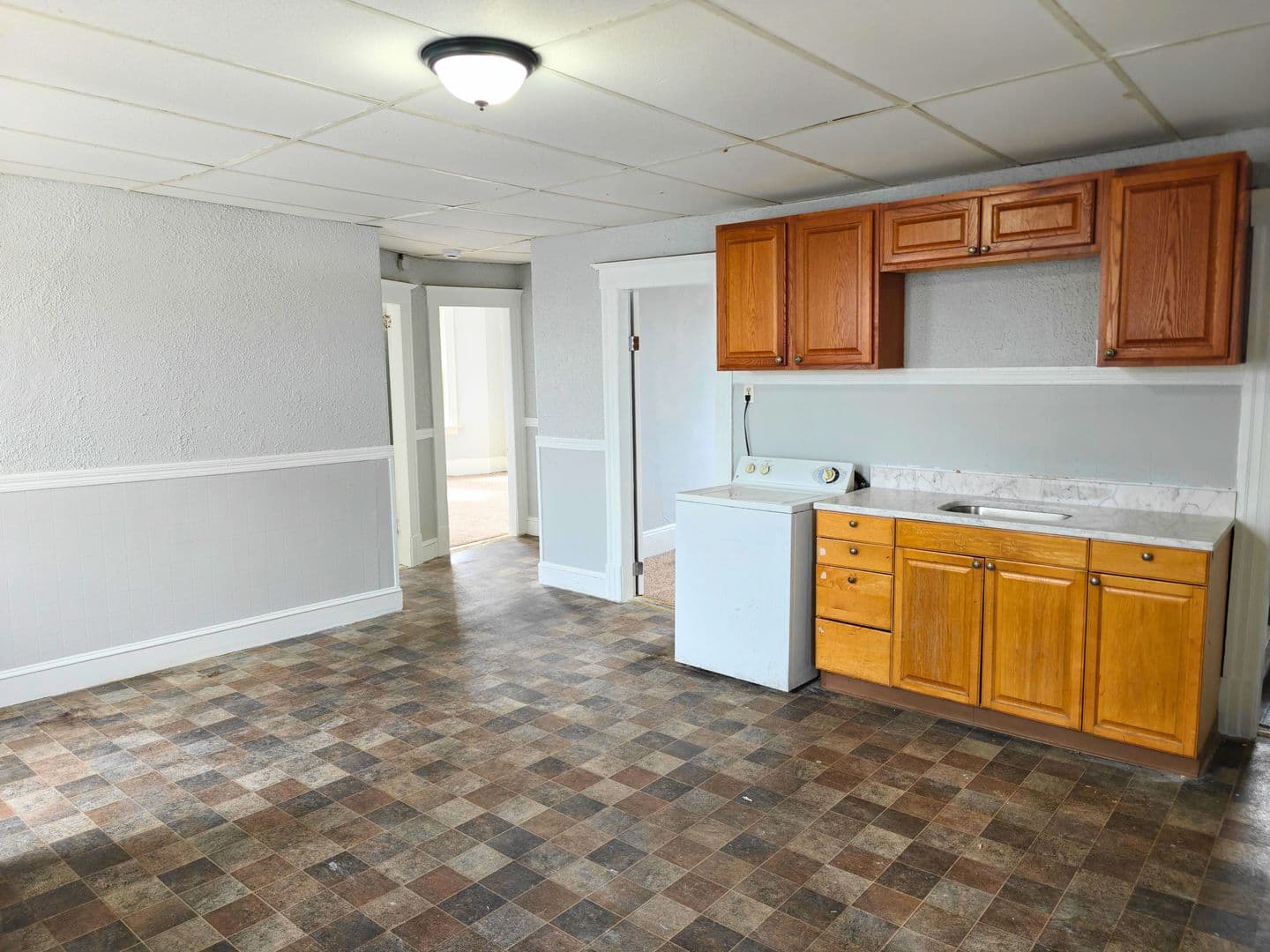 Chicopee Apartment: 21 Dale St