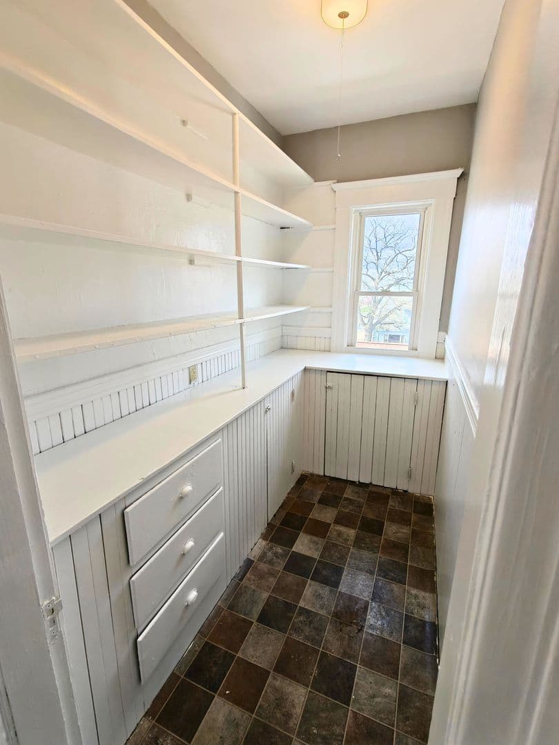 Chicopee Apartment: 21 Dale St
