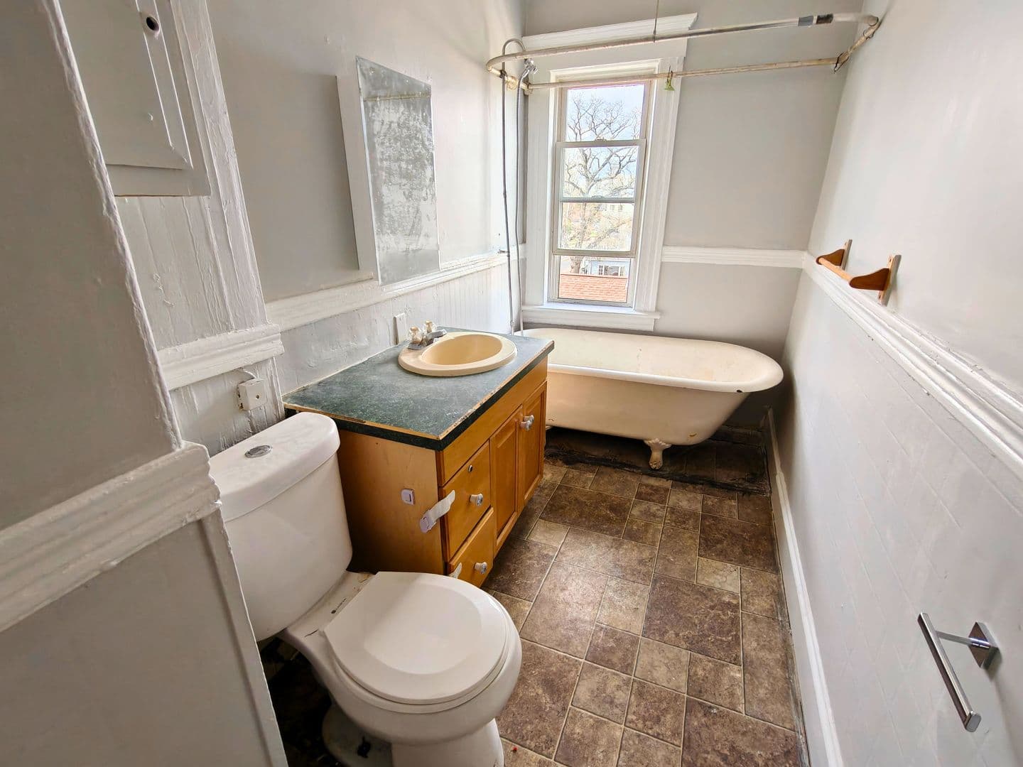 Chicopee Apartment: 21 Dale St