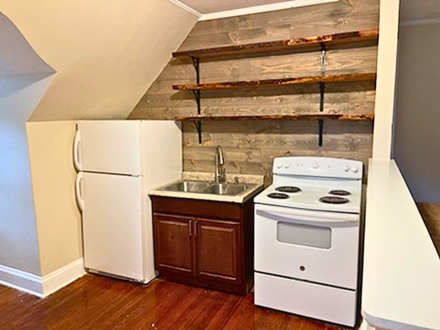 Northampton Apartment: 50 Phillips Place