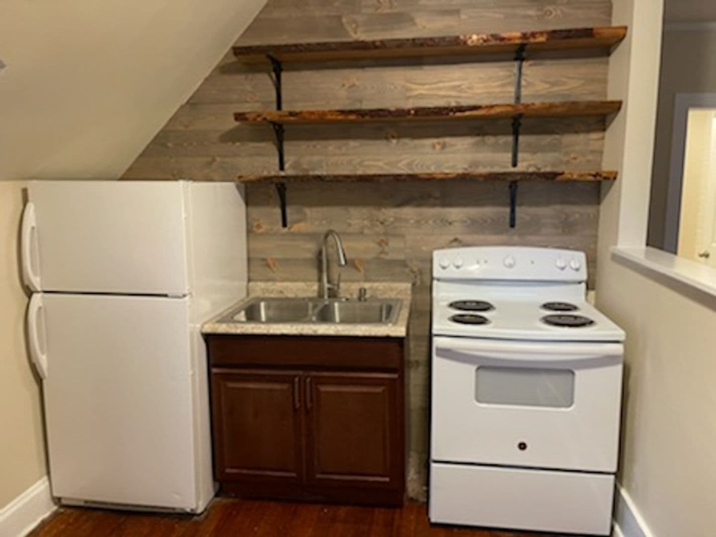 Northampton Apartment: 50 Phillips Place