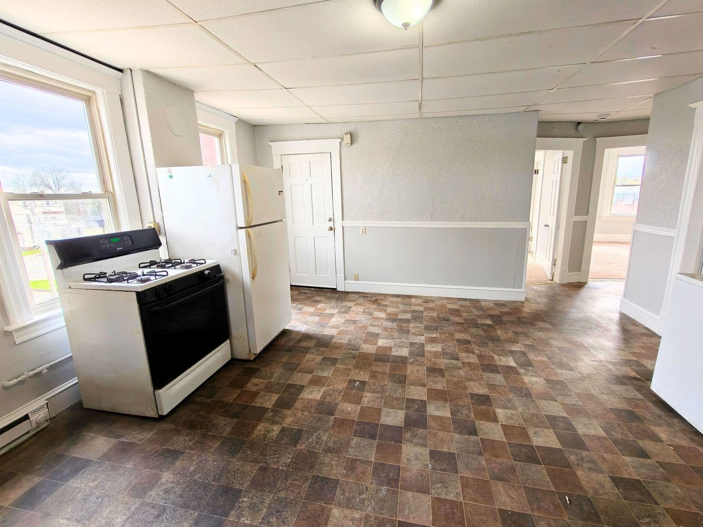 Chicopee Apartment: 21 Dale St