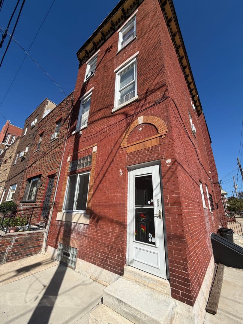 Philadelphia Apartment: 1523 S 10th St