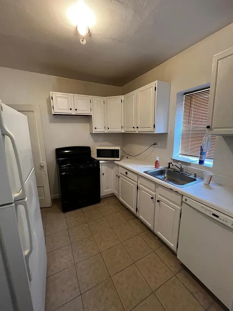 Philadelphia House: 926 E Stafford St