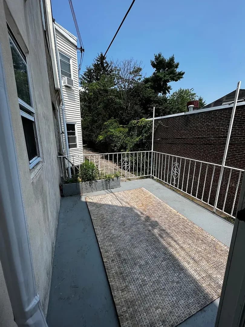 Philadelphia House: 926 E Stafford St