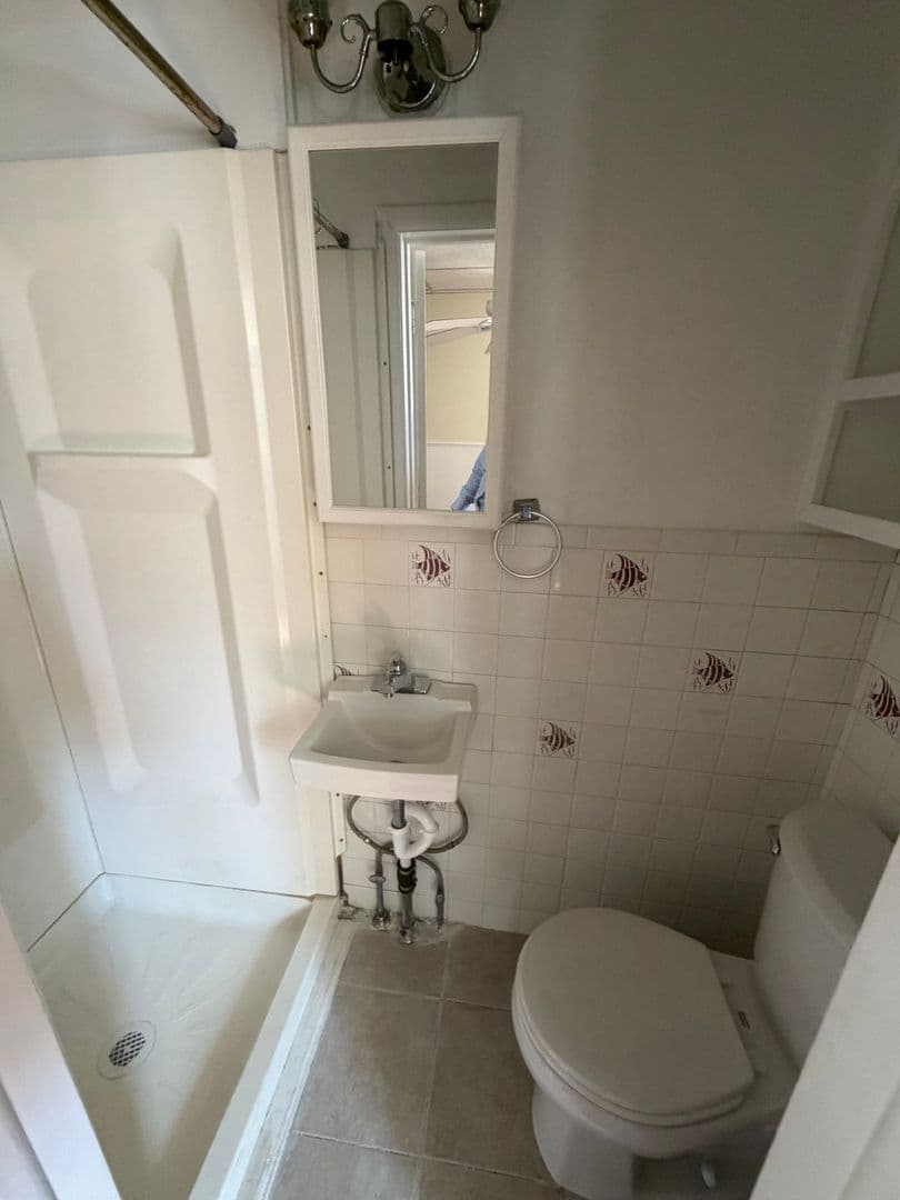 Philadelphia Apartment: 1523 S 10th St