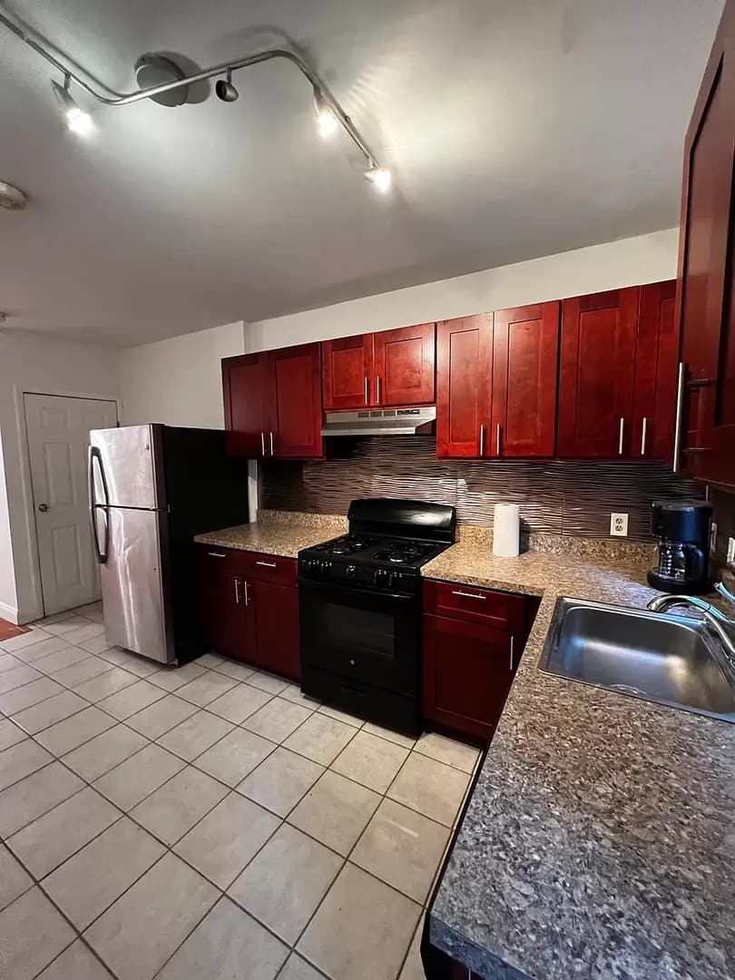 Philadelphia House: 536 N 12th St