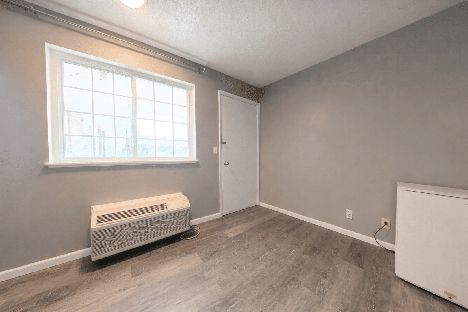 Columbus Apartment: 401 N. East Avenue - 3